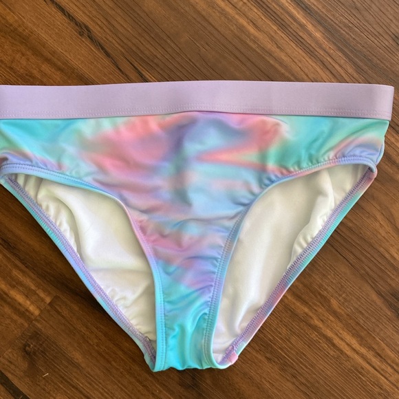 Lands’ End Rashguard & Bottom - Picture 6 of 10